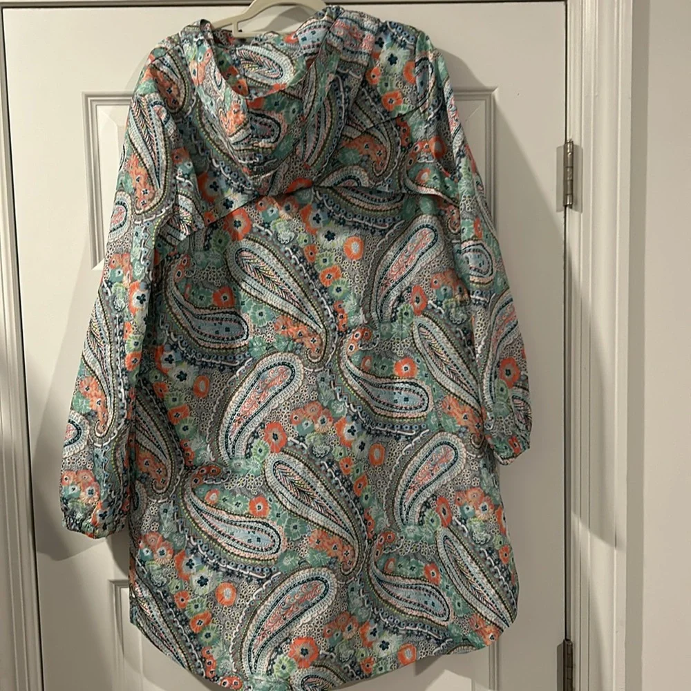 Vera Bradley rain jacket with food size medium nwt - Picture 5 of 5